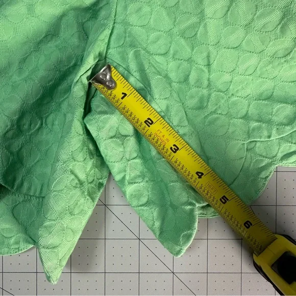 Crown & Ivy Green Scallop Shorts - Picture 3 of 4